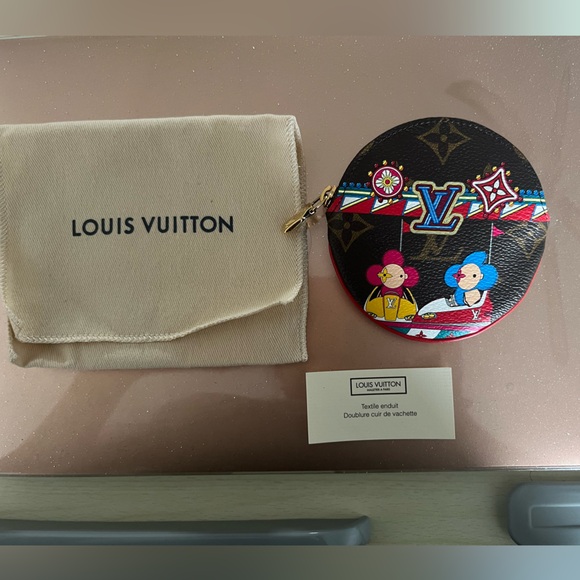 Louis Vuitton Limited Edition 2020 Christmas Animation Round Coin Purse - Picture 1 of 7